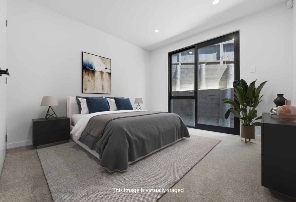 5 beds house (2 beds 1 bath ground floor), just moments from beaches, walkways, cafés, schools and transport links, 5 Halcyon Bay Lane, Orewa, Auckland