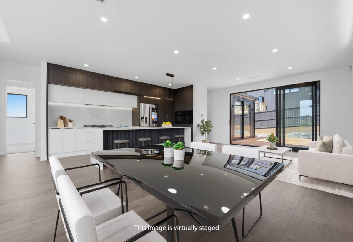 5 beds house (2 beds 1 bath ground floor), just moments from beaches, walkways, cafés, schools and transport links, 5 Halcyon Bay Lane, Orewa, Auckland