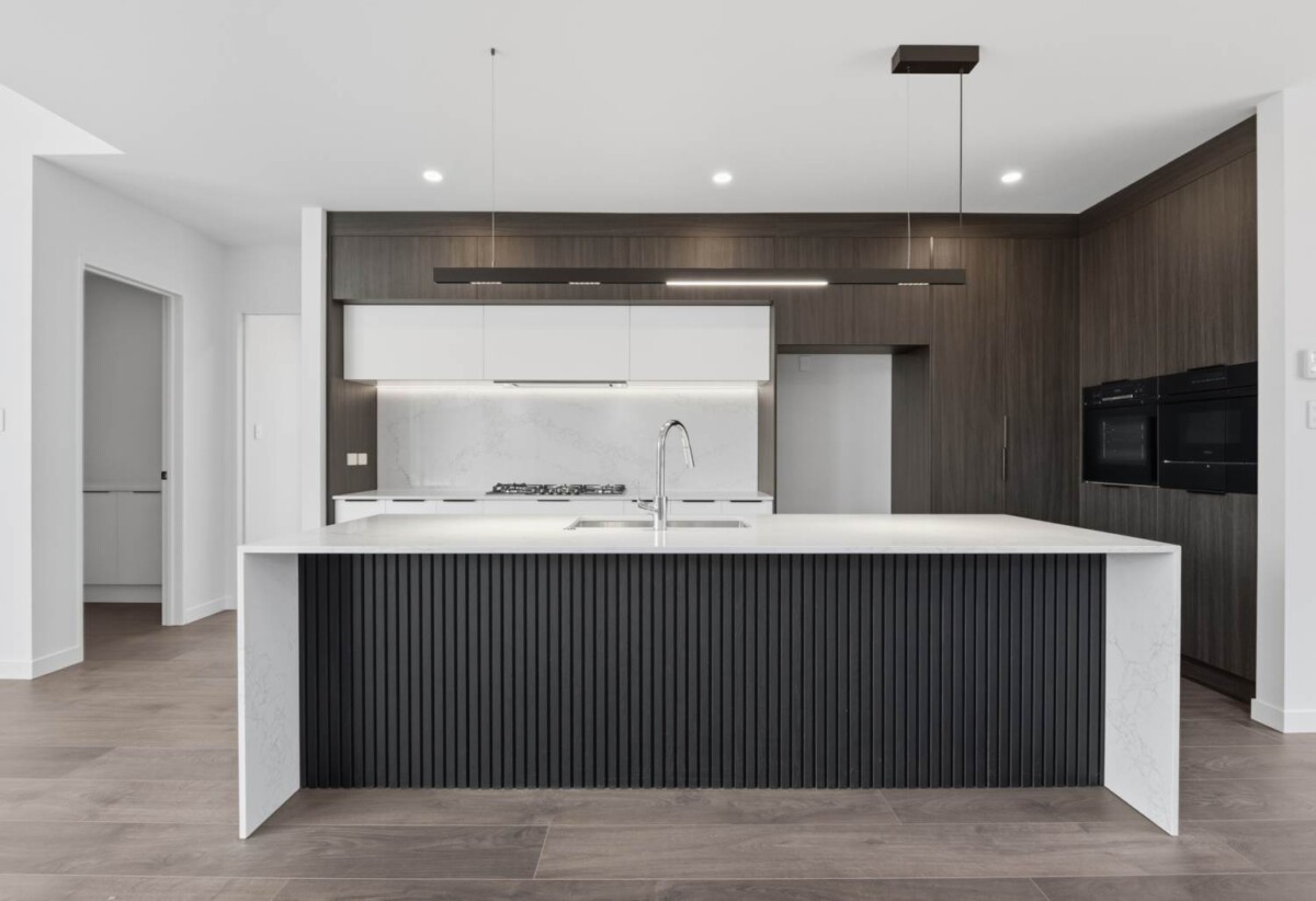 5 beds house (2 beds 1 bath ground floor), just moments from beaches, walkways, cafés, schools and transport links, 5 Halcyon Bay Lane, Orewa, Auckland
