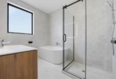 5 beds house (2 beds 1 bath ground floor), just moments from beaches, walkways, cafés, schools and transport links, 5 Halcyon Bay Lane, Orewa, Auckland