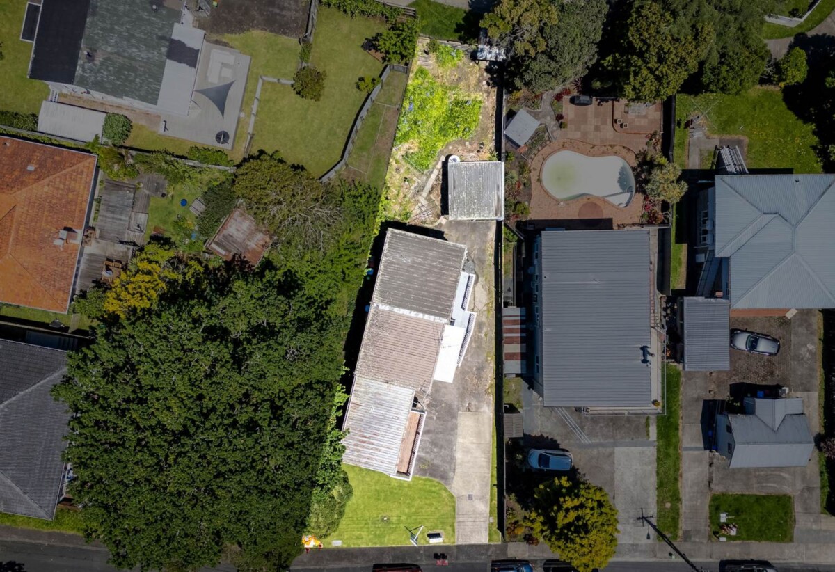 Renovated affordable 2 beds home, Walks to Reserve , Pak N Save, 4/2 Waitati Place, New Windsor, Auckland