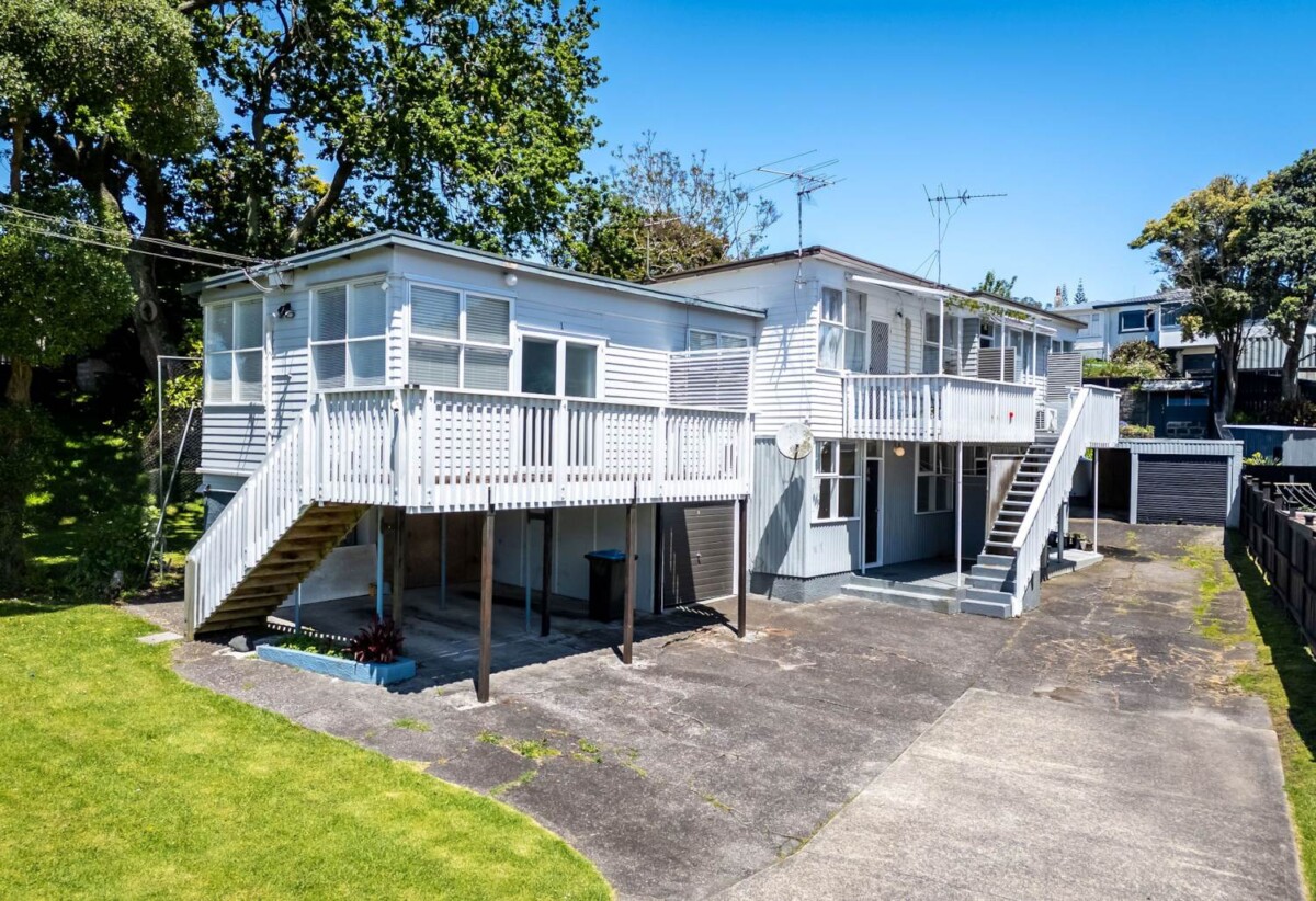 Renovated affordable 2 beds home, Walks to Reserve , Pak N Save, 4/2 Waitati Place, New Windsor, Auckland