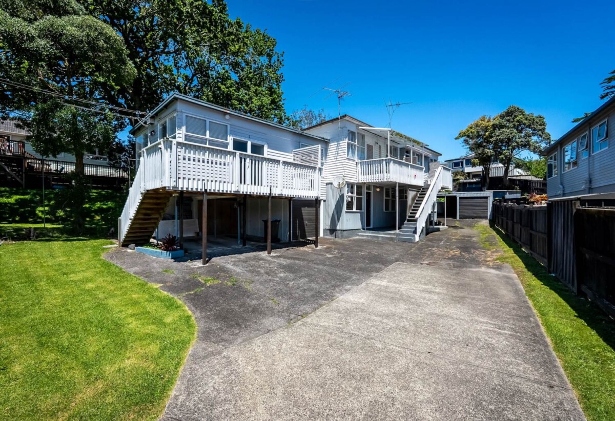 Renovated affordable 2 beds home, Walks to Reserve , Pak N Save, 4/2 Waitati Place, New Windsor, Auckland