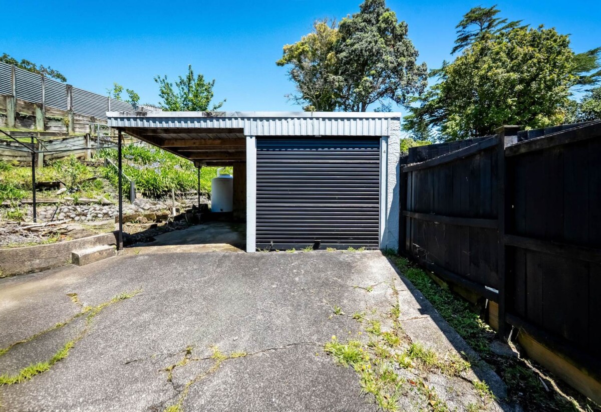Renovated affordable 2 beds home, Walks to Reserve , Pak N Save, 4/2 Waitati Place, New Windsor, Auckland
