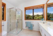 Walks to top schools, Spacious 3 beds house on 729m² section, built from block and cedar, Surrounded by lush native bush, 15 Trelawny Place, Hillcrest, Auckland