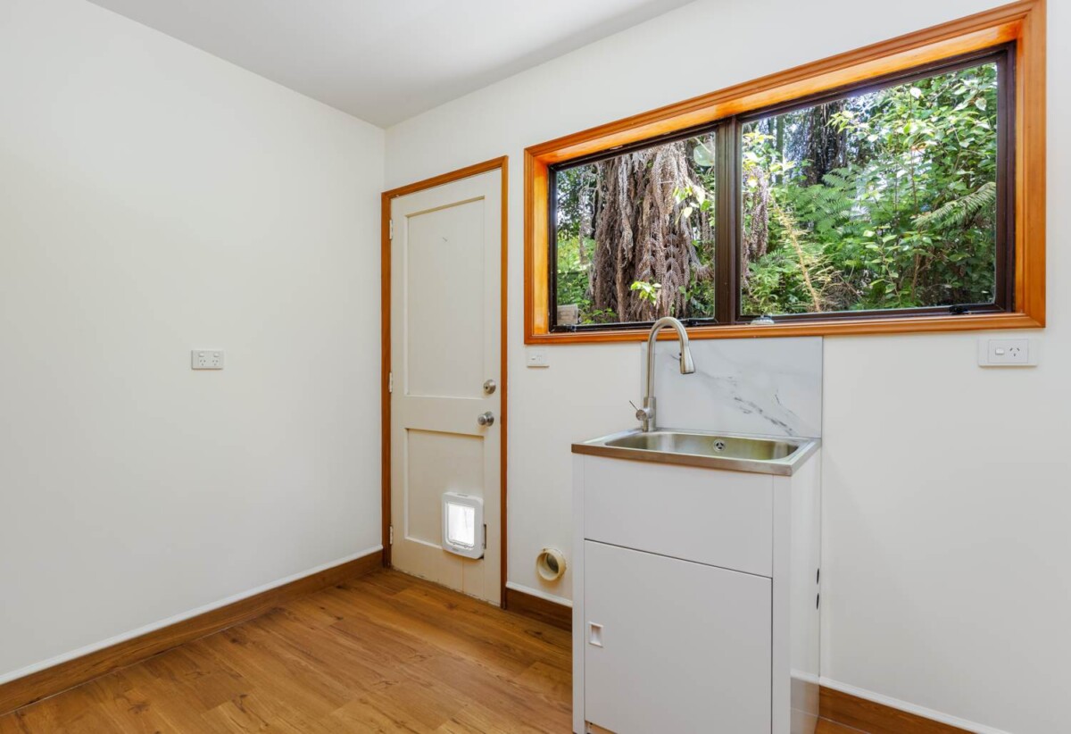 Walks to top schools, Spacious 3 beds house on 729m² section, built from block and cedar, Surrounded by lush native bush, 15 Trelawny Place, Hillcrest, Auckland