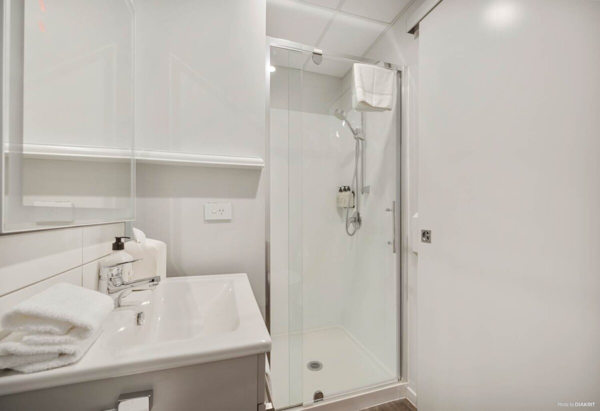 Urgent Sale, double grammar school zone, 1 bed 1 bath apartment, Fully serviced and managed by Ramada, $13,500 plus GST annual income with 2% annual increases from year 5, 221/43C Gillies Avenue, Epsom, Auckland