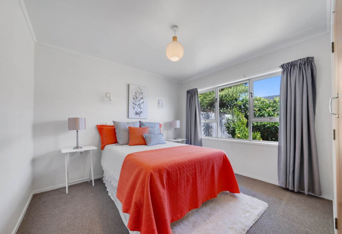 2 beds house, Private backyard, Moments away from schools, parks, eateries, supermarket, 2/15 Alpha Street, Papakura, Auckland