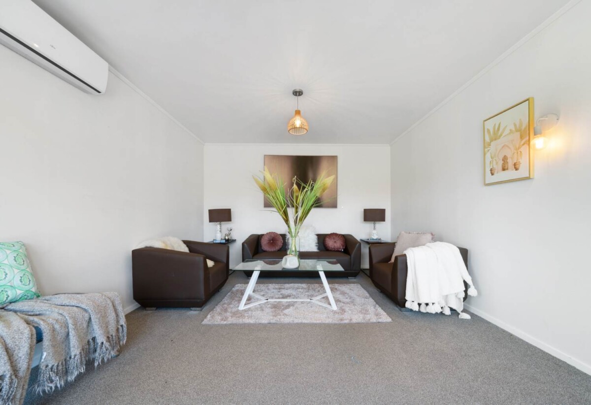 2 beds house, Private backyard, Moments away from schools, parks, eateries, supermarket, 2/15 Alpha Street, Papakura, Auckland