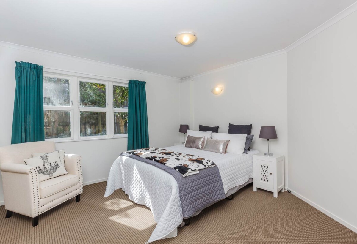 Ignore CV, Walks to beach, fully separate 3 homes (4beds, 3 beds, 2 beds) on 1012m² section, currently total rented $1,880/week, 422 Hibiscus Coast Highway, Orewa, Auckland