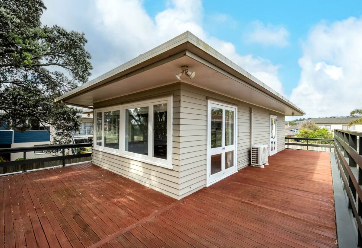 Ignore CV, Walks to beach, fully separate 3 homes (4beds, 3 beds, 2 beds) on 1012m² section, currently total rented $1,880/week, 422 Hibiscus Coast Highway, Orewa, Auckland