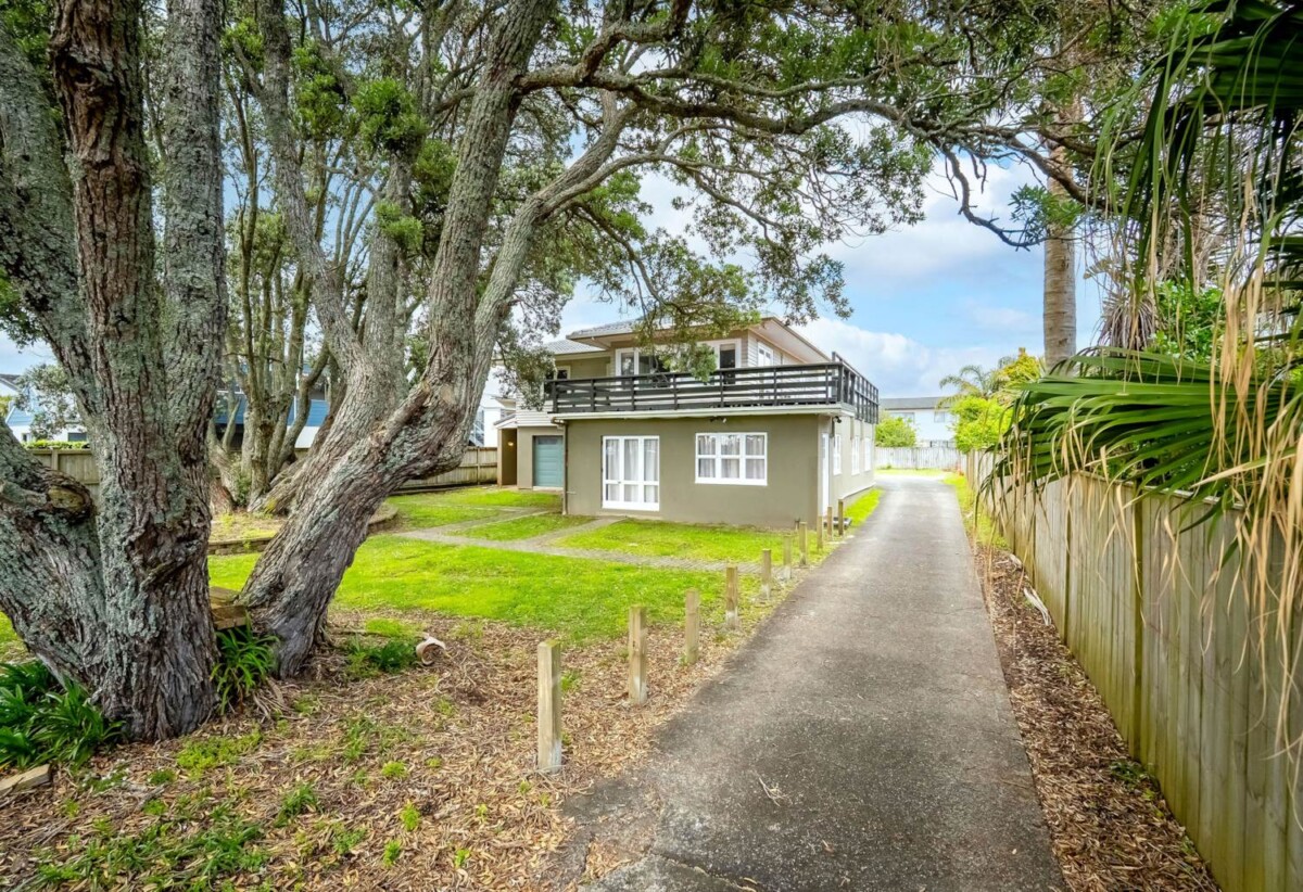 Ignore CV, Walks to beach, fully separate 3 homes (4beds, 3 beds, 2 beds) on 1012m² section, currently total rented $1,880/week, 422 Hibiscus Coast Highway, Orewa, Auckland