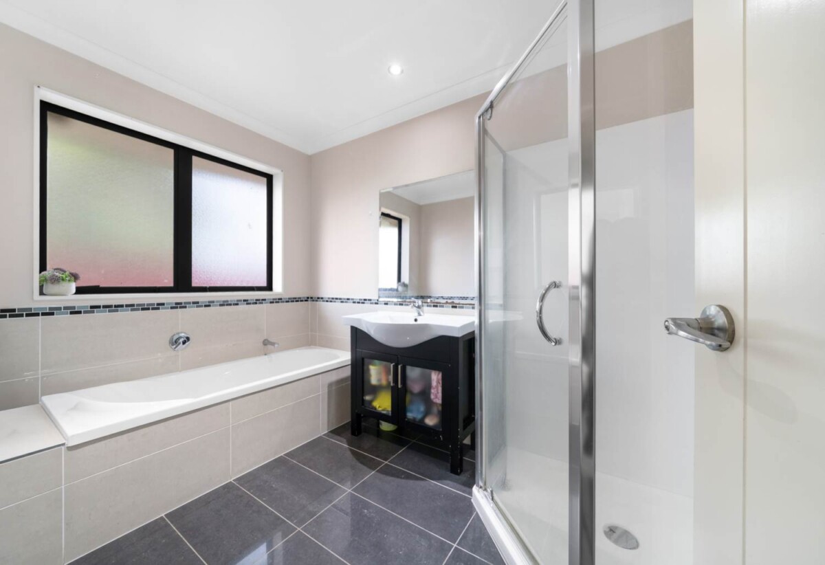Brick 3 beds house, Opposite Cosgrave School, 9A Cosgrave Road, Papakura, Auckland