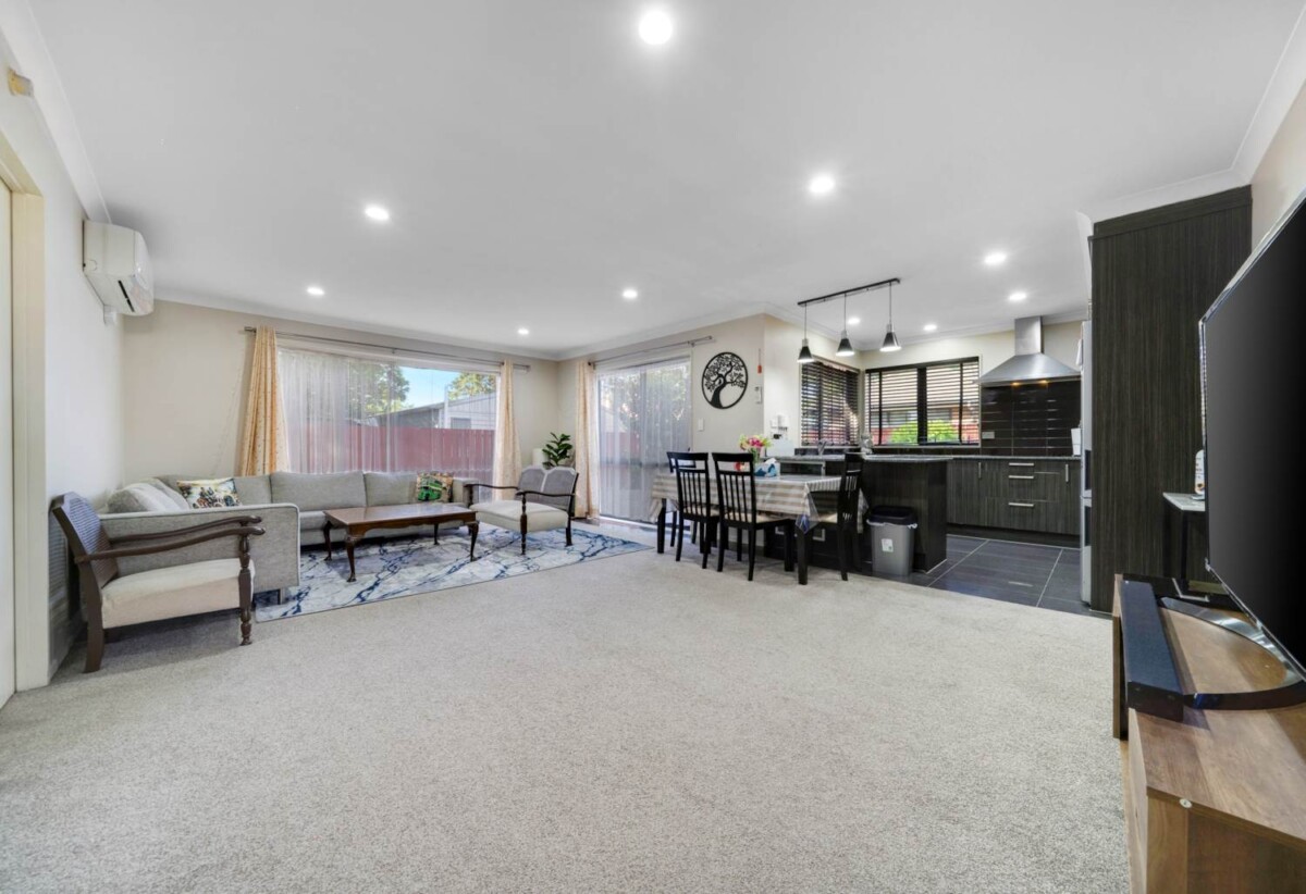 Brick 3 beds house, Opposite Cosgrave School, 9A Cosgrave Road, Papakura, Auckland