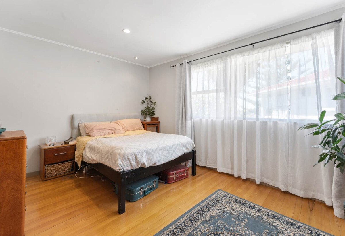 Motivated vendors, ready to sell, Double Westlake school zone, 3 beds on 675m² section, city views, 34 Juniper Road, Sunnynook, Auckland