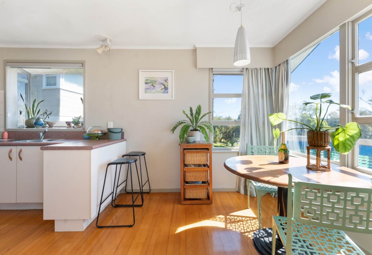Motivated vendors, ready to sell, Double Westlake school zone, 3 beds on 675m² section, city views, 34 Juniper Road, Sunnynook, Auckland