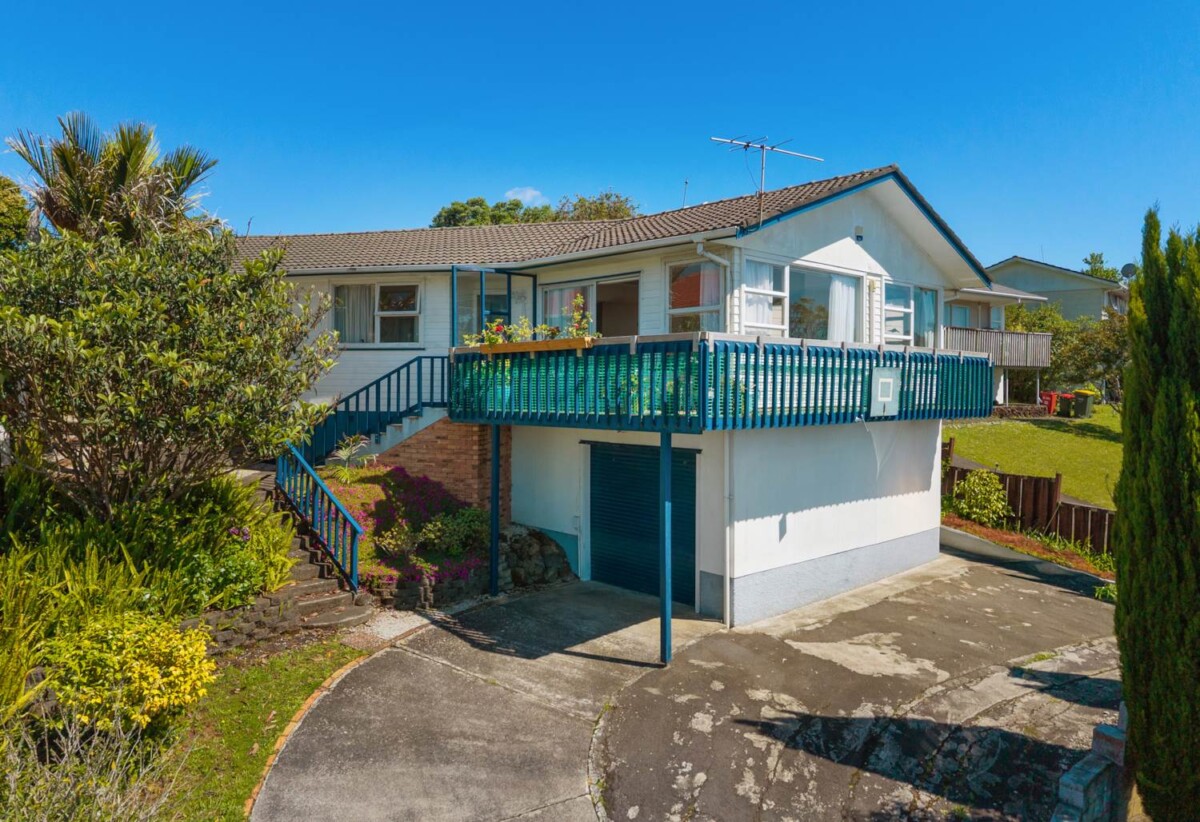 Motivated vendors, ready to sell, Double Westlake school zone, 3 beds on 675m² section, city views, 34 Juniper Road, Sunnynook, Auckland