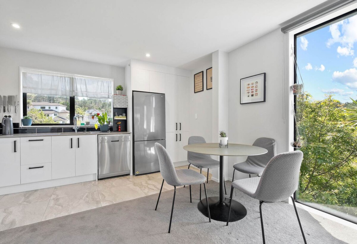 Albany school zone, 3 beds home, moments from Albany Mall, 82 Makamaka Lane, Albany, Auckland