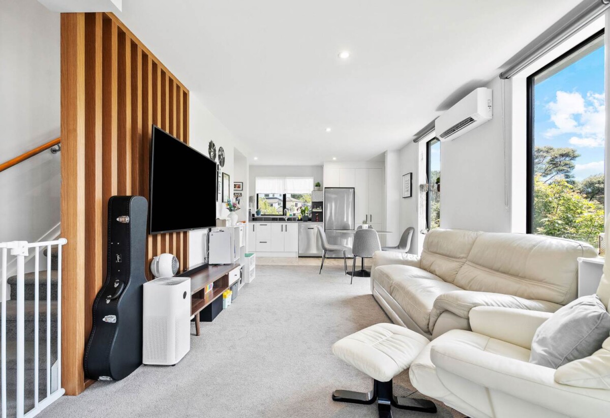 Albany school zone, 3 beds home, moments from Albany Mall, 82 Makamaka Lane, Albany, Auckland