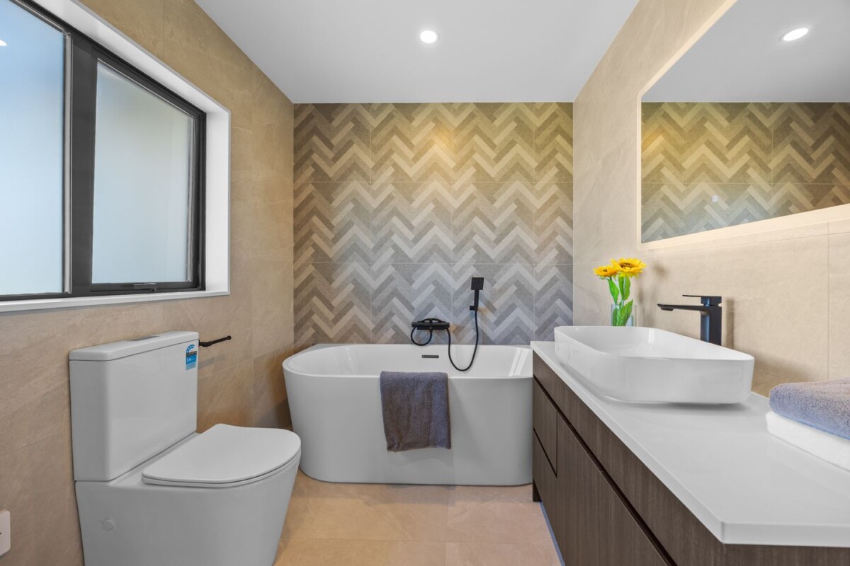 Brandnew 6 beds Corner Dual-Kitchen with Self-Contained 2-Bedroom, 2 Laurel Drive, Karaka, Auckland