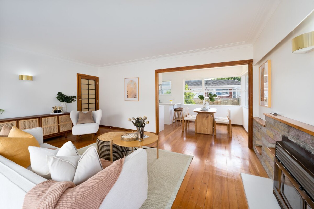3 beds brick house on 455m2 section, walks to schools, minutes to supermarket & shops, 39 Harrington Road, Henderson, Auckland
