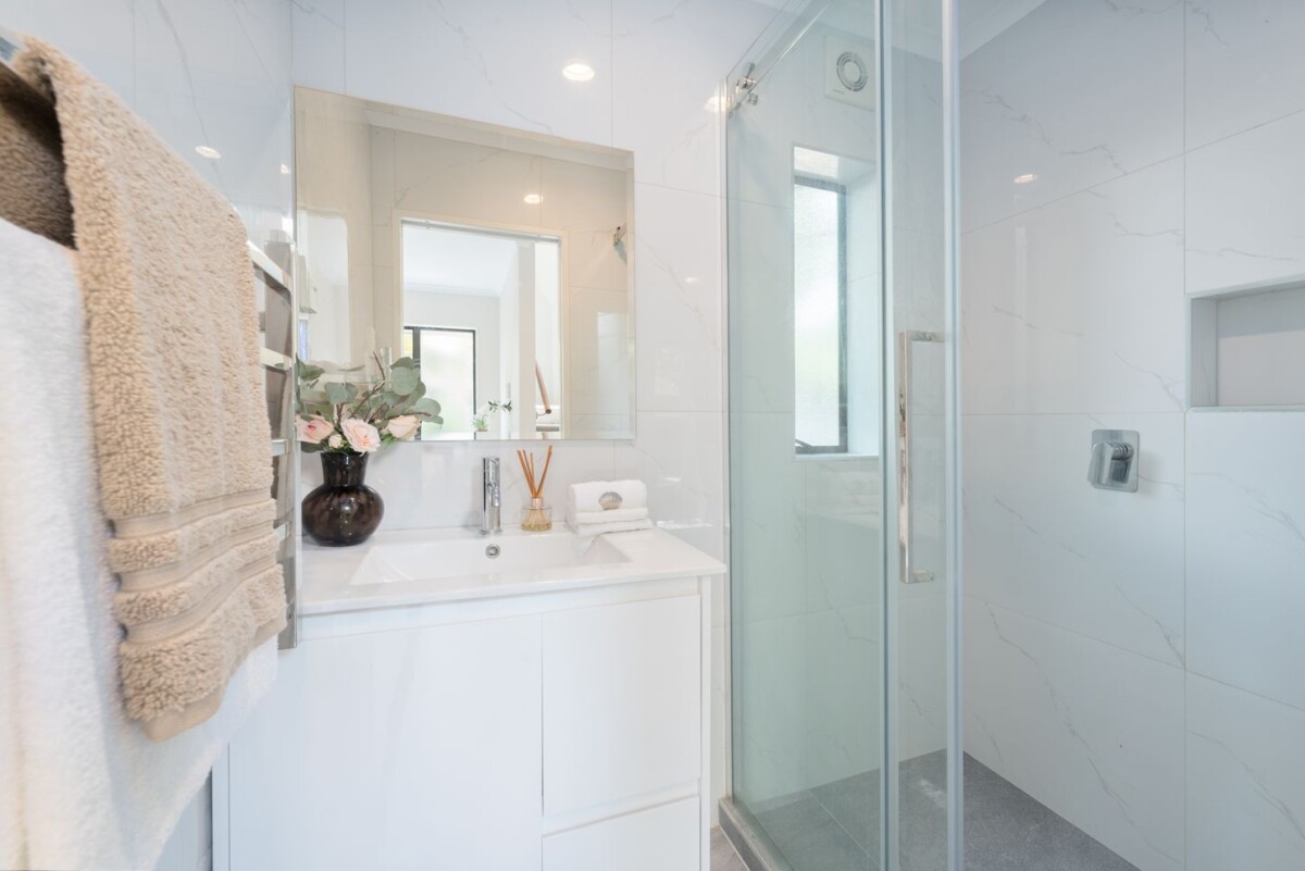 3 beds 3 baths home, walks to Dress Smart, Onehunga Mall, Royal Oak Mall, 870B Manukau Road, Royal Oak, Auckland