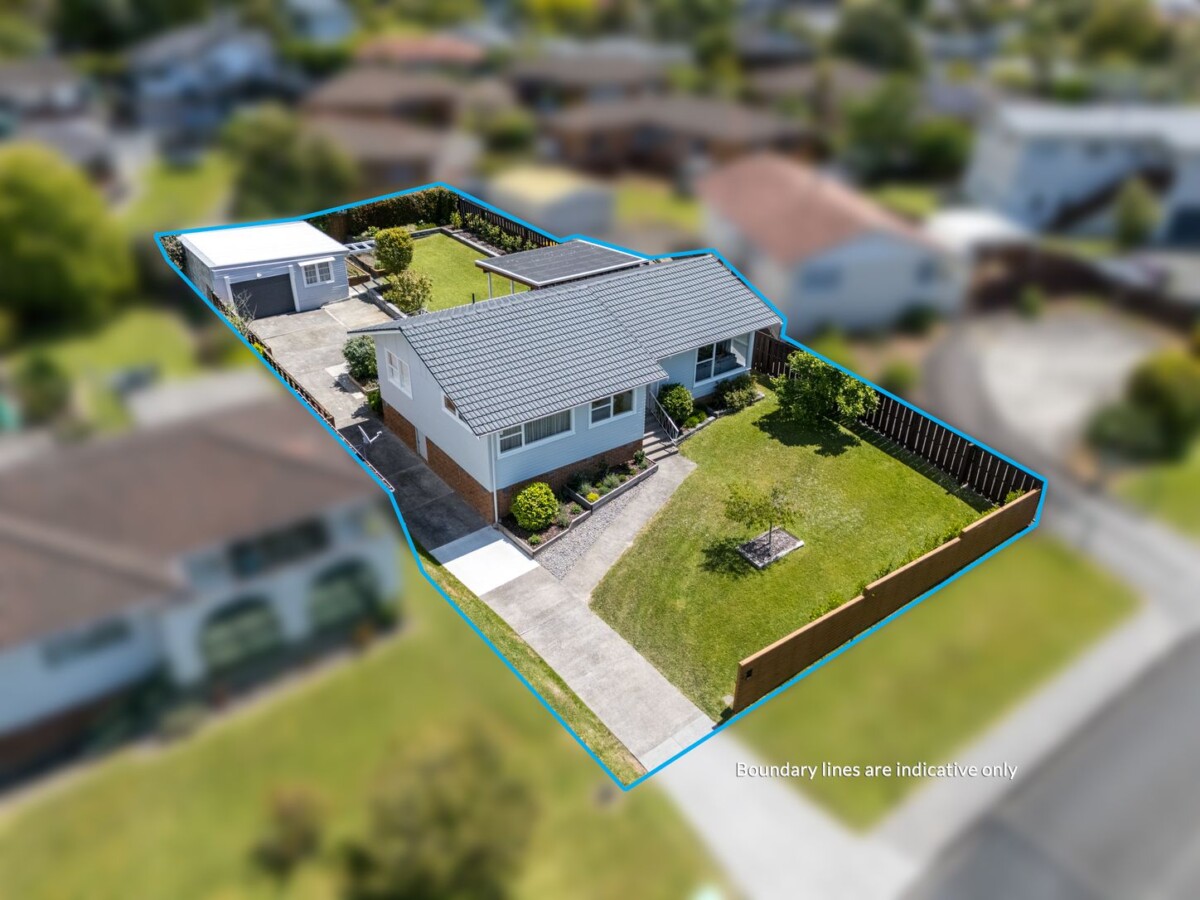 Move-in ready, Renovated 3 beds house, Located directly across from Glendene Reserve and playground, 6 Thornlow Street, Glendene, Auckland