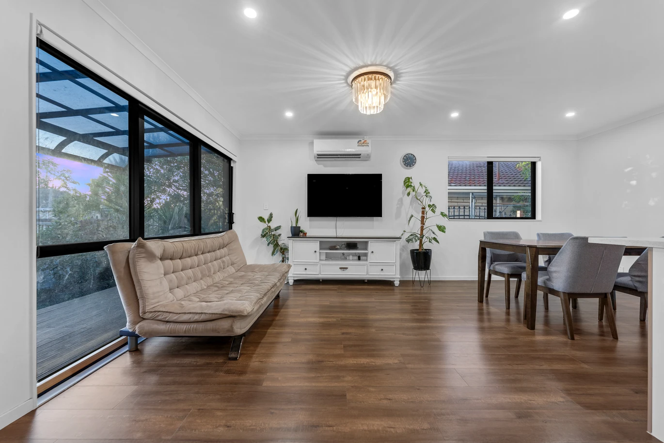 Prime School Zone, standalone 4 beds brick and weatherboard home, one ensuite downstairs, 2C Wilmshurst Avenue, Papatoetoe, Auckland