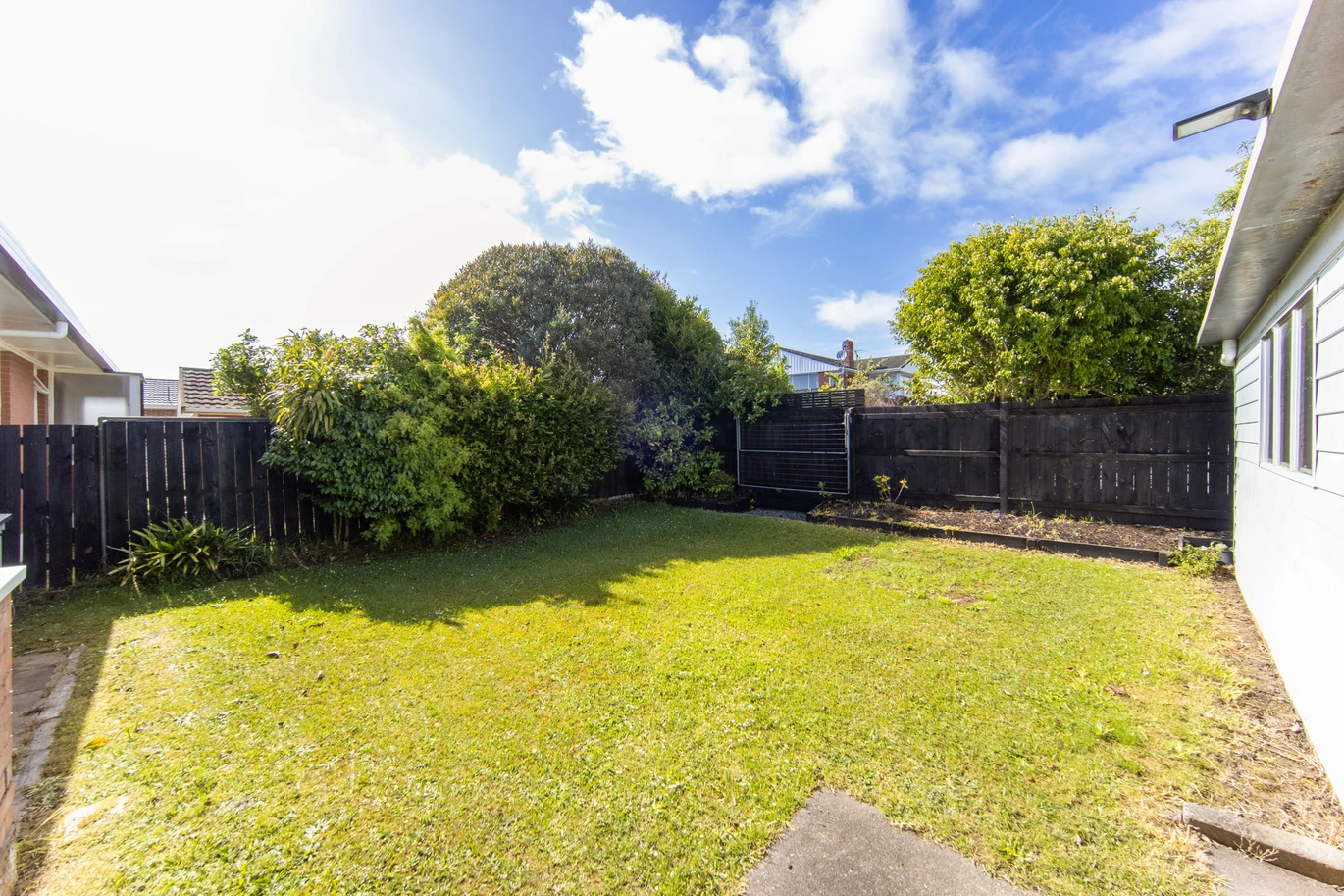 2 beds Brick Unit with Large Outdoor Space, 21A Exminster Street, Blockhouse Bay, Auckland