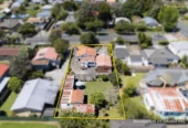 3 beds house on 1,012m² section, live, do=up or develop, 4 Holly Street, Avondale, Auckland