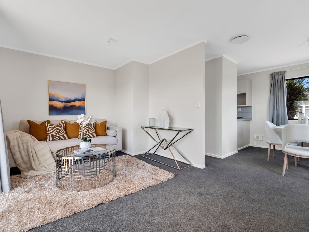 Renovated & Freestanding 3 beds home, 2/9 Porchester Road, Papakura, Auckland