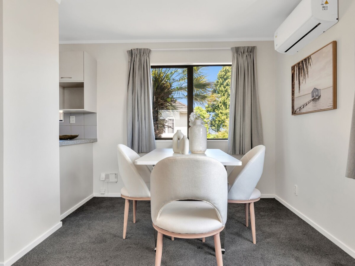 Renovated & Freestanding 3 beds home, 2/9 Porchester Road, Papakura, Auckland