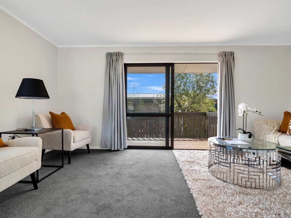 Renovated & Freestanding 3 beds home, 2/9 Porchester Road, Papakura, Auckland