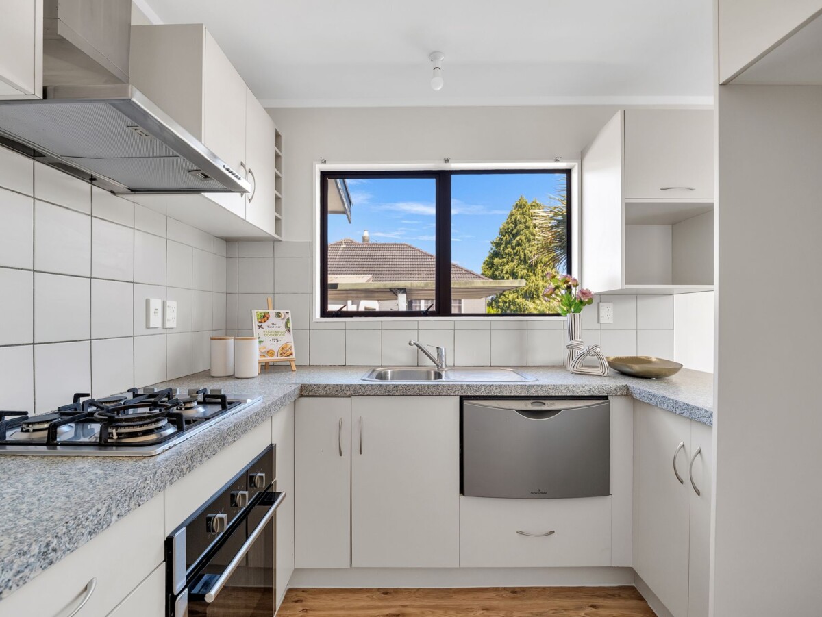 Renovated & Freestanding 3 beds home, 2/9 Porchester Road, Papakura, Auckland