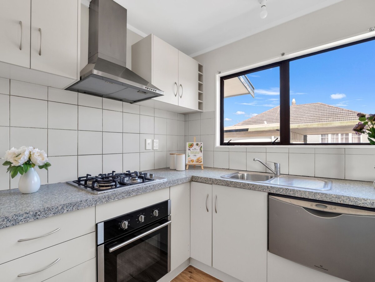Renovated & Freestanding 3 beds home, 2/9 Porchester Road, Papakura, Auckland