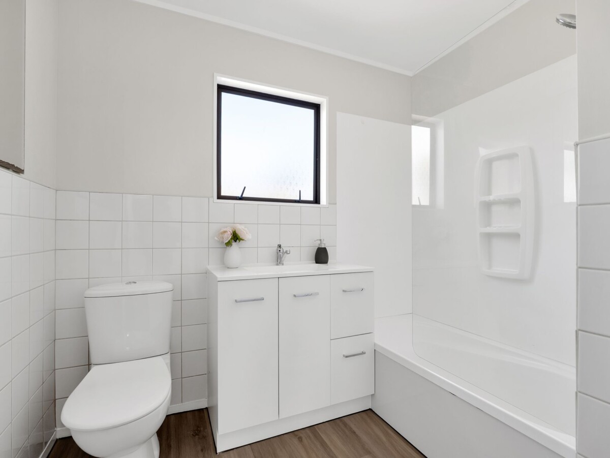Renovated & Freestanding 3 beds home, 2/9 Porchester Road, Papakura, Auckland