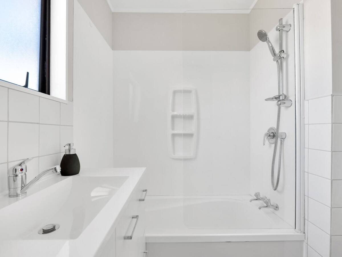 Renovated & Freestanding 3 beds home, 2/9 Porchester Road, Papakura, Auckland