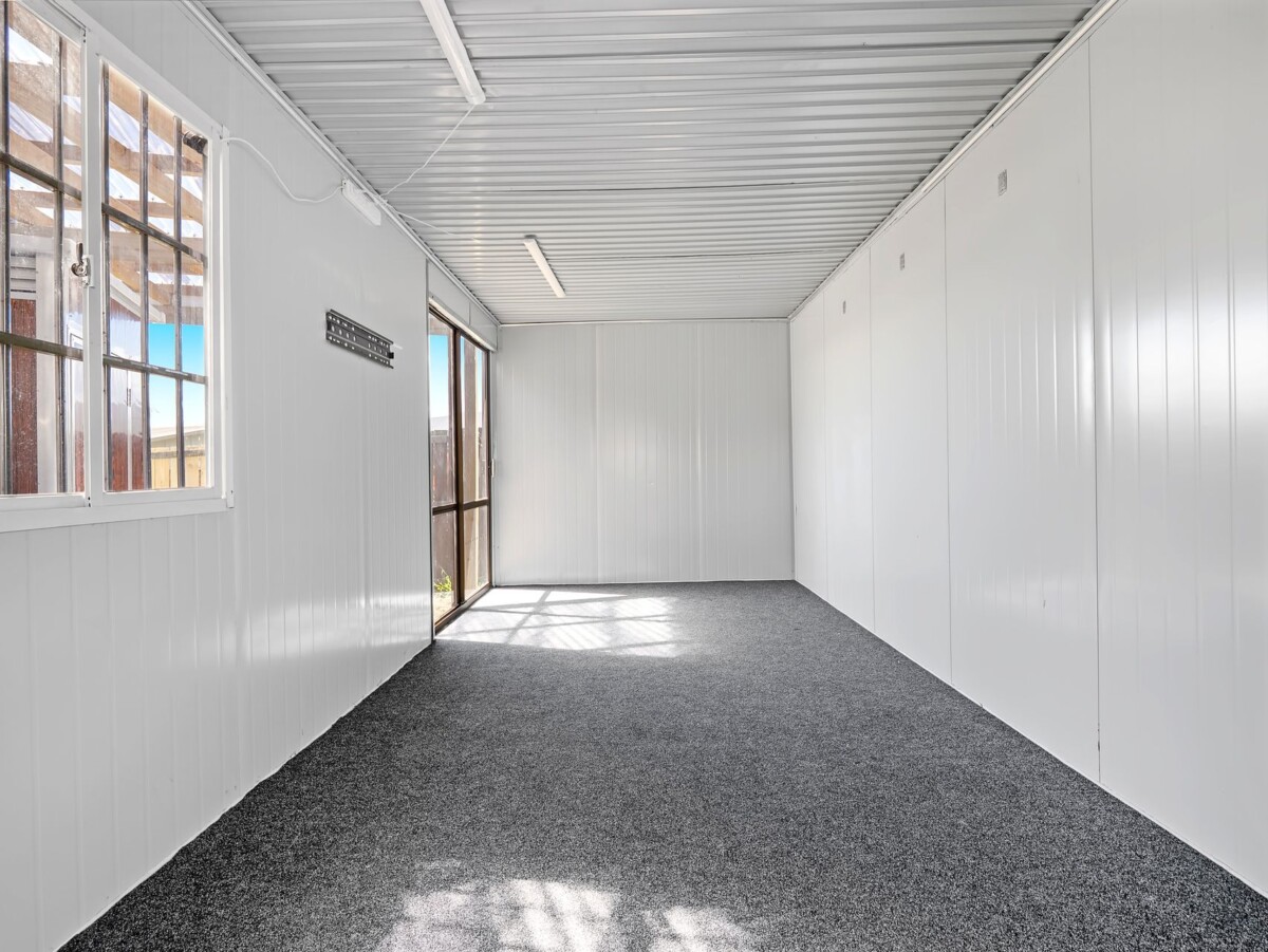 Must sell, Relationship Split, no Plan B, 2 beds house on 1/2 share of 782sqm section, minutes to Manukau shopping centre, 74B Trevor Hosken Drive, Wiri, Auckland