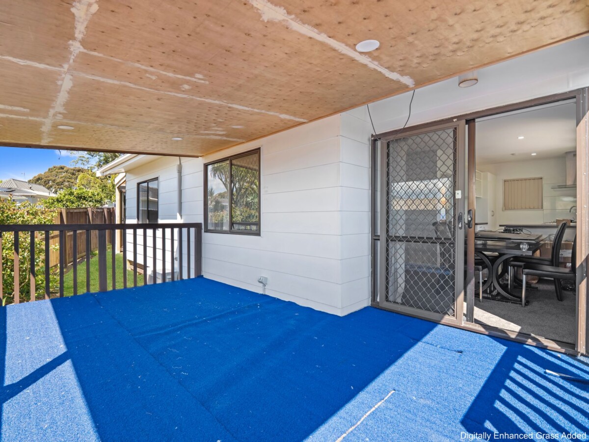 Must sell, Relationship Split, no Plan B, 2 beds house on 1/2 share of 782sqm section, minutes to Manukau shopping centre, 74B Trevor Hosken Drive, Wiri, Auckland