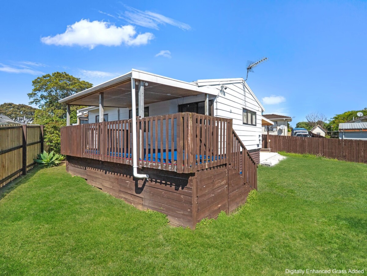 Must sell, Relationship Split, no Plan B, 2 beds house on 1/2 share of 782sqm section, minutes to Manukau shopping centre, 74B Trevor Hosken Drive, Wiri, Auckland