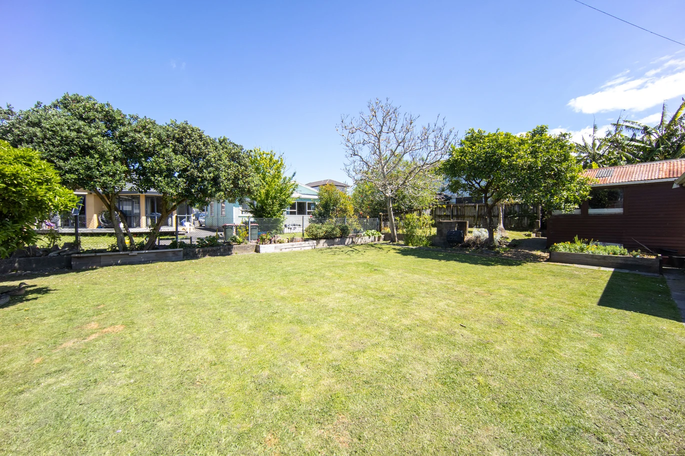3 beds house on 1,012m² section, live, do=up or develop, 4 Holly Street, Avondale, Auckland