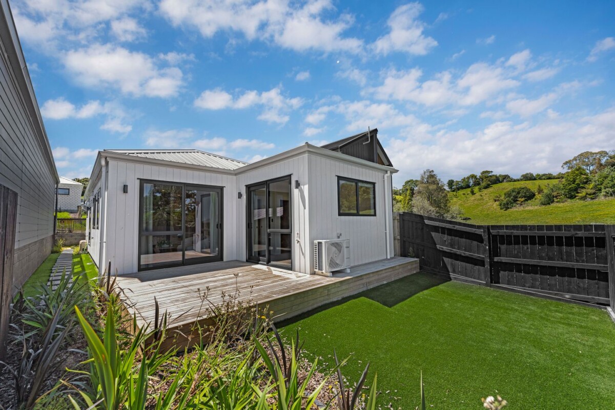 Must Sell – Urgent, a 10-year Master Builder Guarantee, Brandnew 3 beds house on 204m2 section, Builder ready to move, 26  Nanjing Road, Pukekohe, Auckland