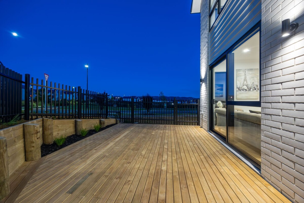 Brandnew 6 beds Corner Dual-Kitchen with Self-Contained 2-Bedroom, 2 Laurel Drive, Karaka, Auckland