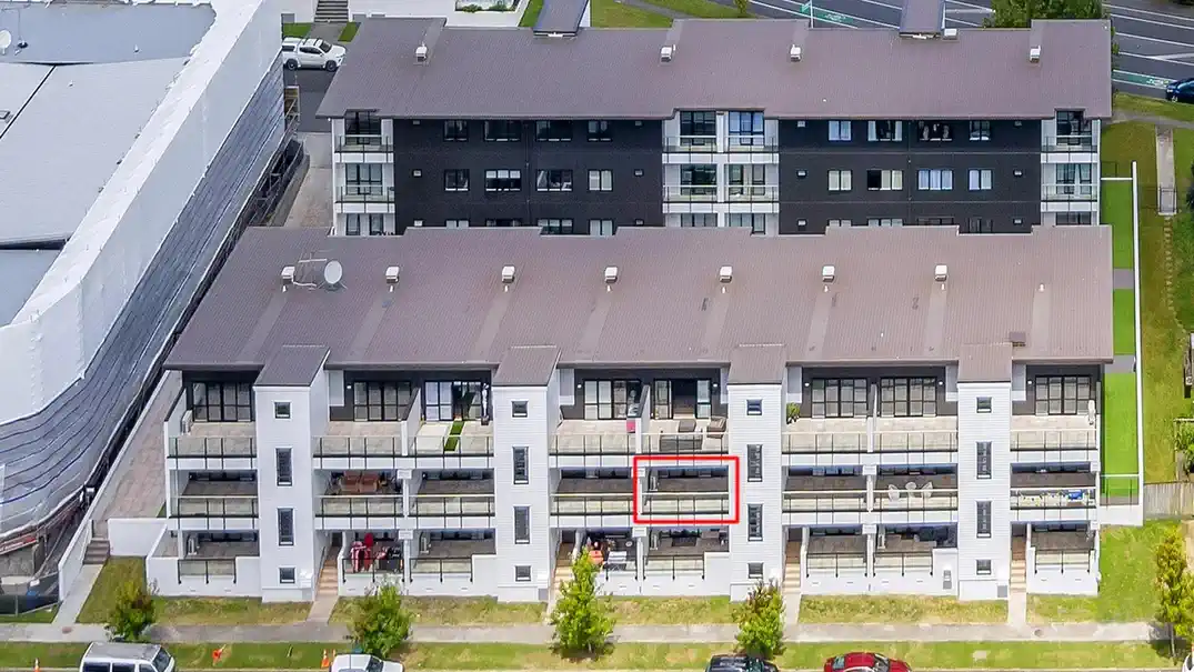 For rent, 2 bed 1 bath apartment, Available from 19th of Jan-26, 19/11 Carlos Drive, Flat Bush, Auckland
