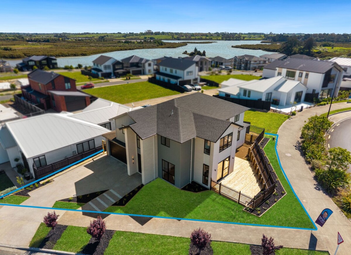 Brandnew 6 beds Corner Dual-Kitchen with Self-Contained 2-Bedroom, 2 Laurel Drive, Karaka, Auckland