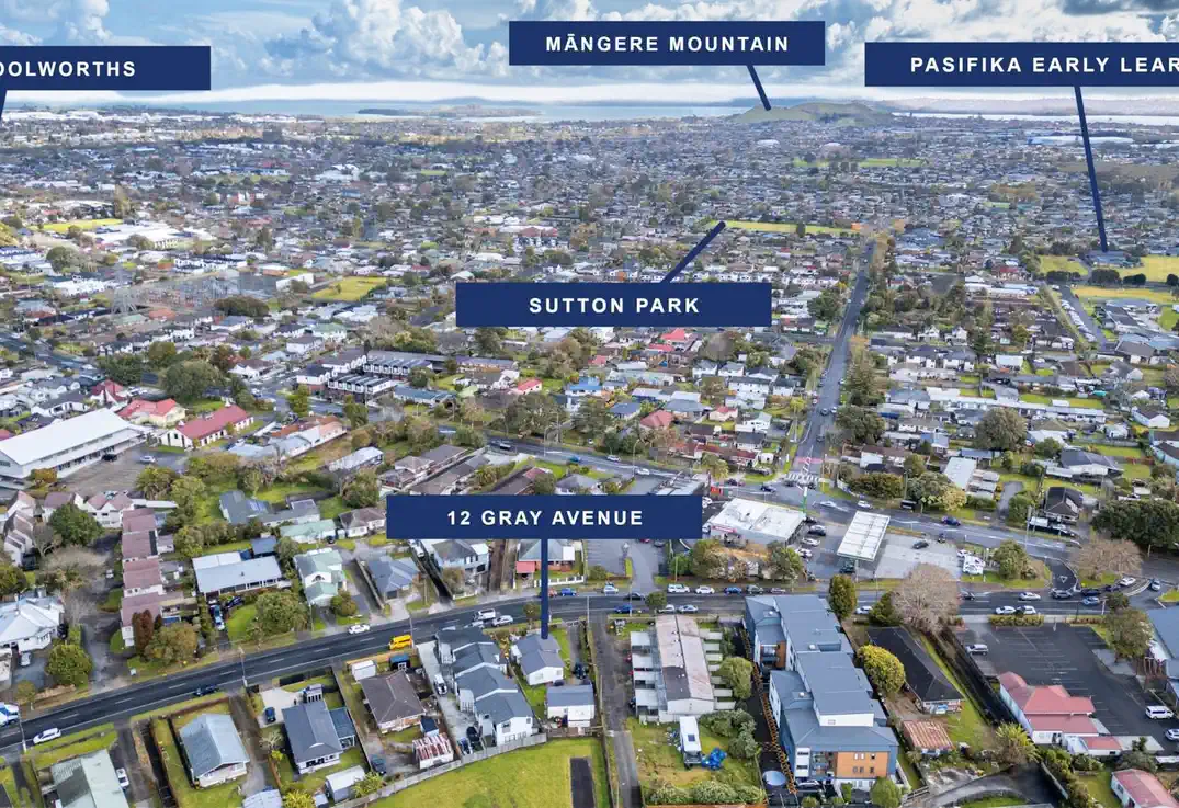 For rent, 3 beds 1 bath 1 Utility room house, Available from November 20, 12 Gray Avenue, Mangere East, Auckland