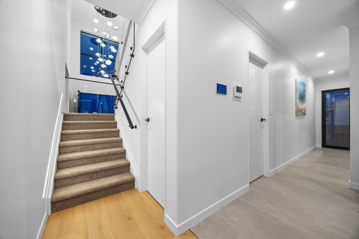Brandnew 6 beds Corner Dual-Kitchen with Self-Contained 2-Bedroom, 2 Laurel Drive, Karaka, Auckland