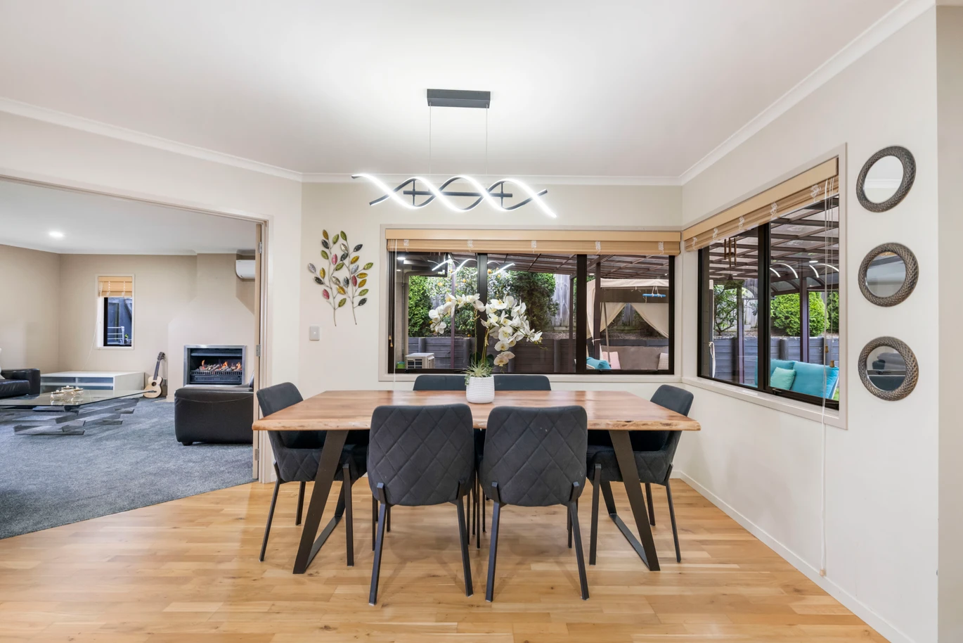 Brick and Tile 4 bedrooms house on 548 m2 section, Pergola, walks to schools, 7 Chard Place, Flat Bush, Auckland