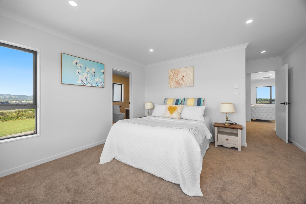 Brandnew 6 beds Corner Dual-Kitchen with Self-Contained 2-Bedroom, 2 Laurel Drive, Karaka, Auckland