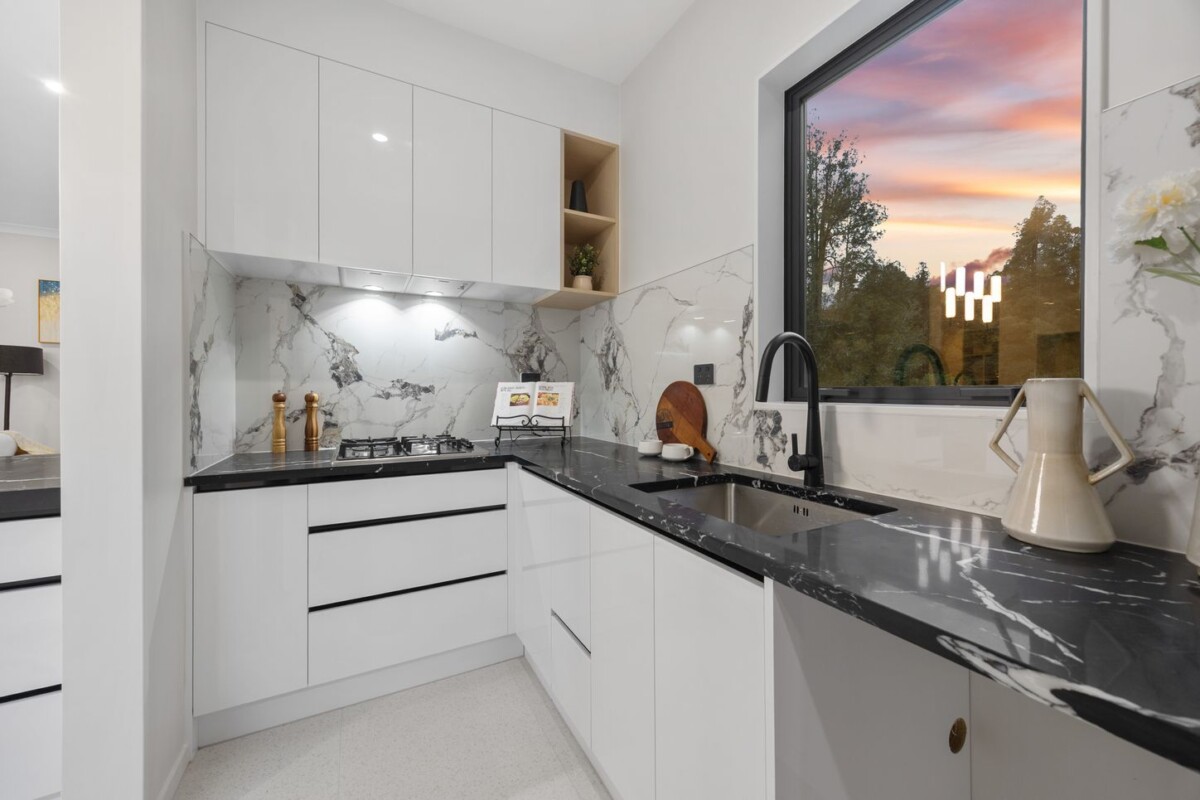Two kitchens, Brandnew 5 bedrooms house, Muphys Bush is Your Back Yard, 2F Hughs Way, Flat Bush, Auckland